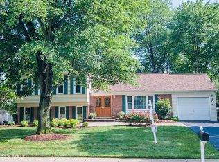 8104 Edinburgh Dr, Springfield, VA 22153