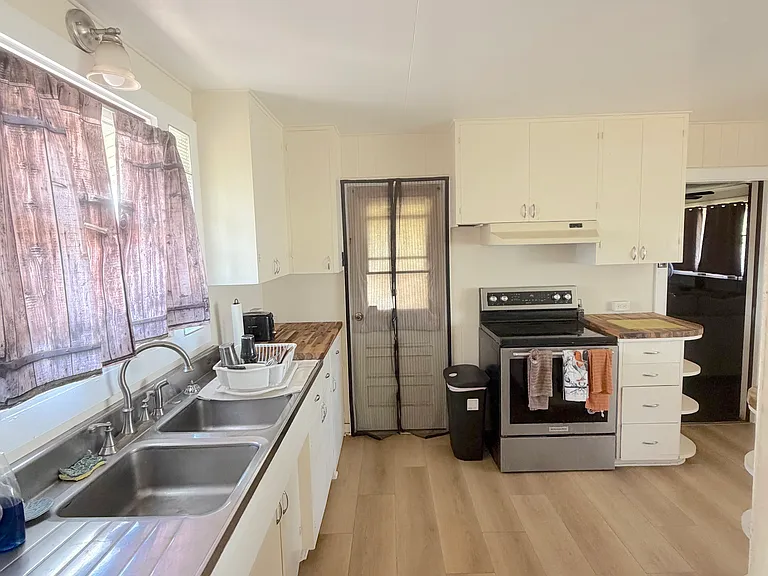 40 Ikea Pl — Photo 4