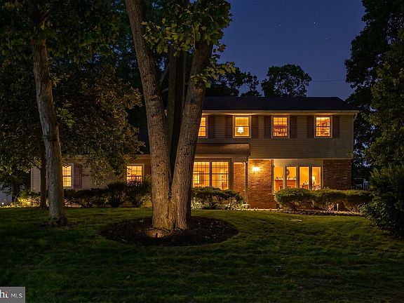 2nd image of 73 Colonial Ter