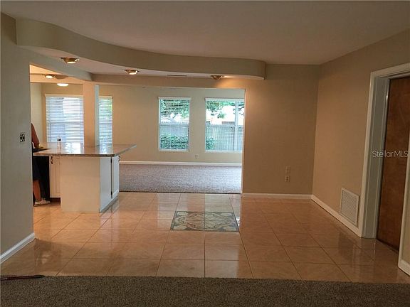 4th image of 216 Garden Cir