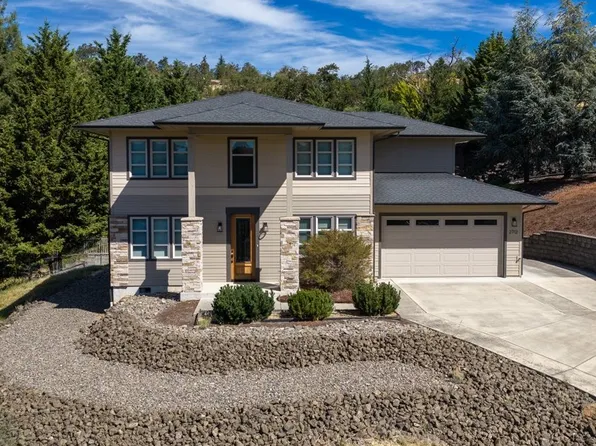 2712 NW Daysha Dr, Roseburg, OR 97471