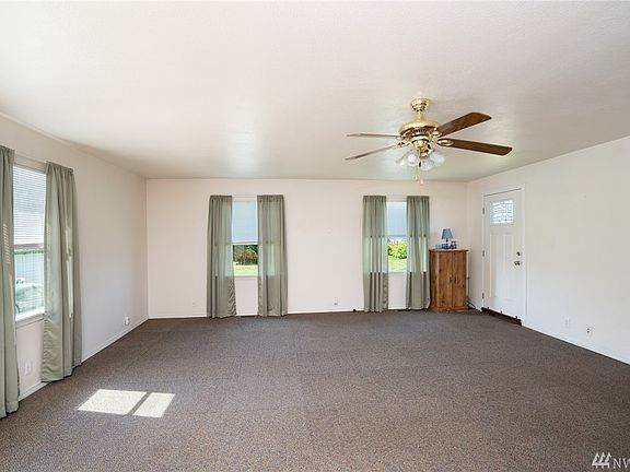 Spacious living room
