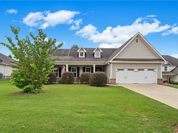 4165 Creekview Ct, Auburn, AL 36832