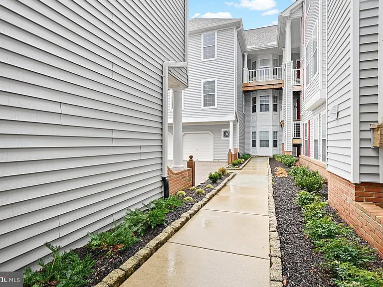 5001 Willow Branch Way #104 — Photo 3