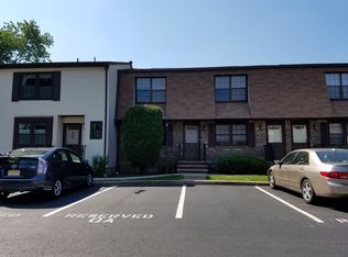 215 Orlando St, Edison, NJ 08817