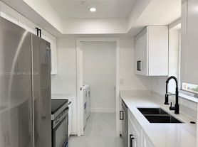 890 SW 28th St, Fort Lauderdale, FL