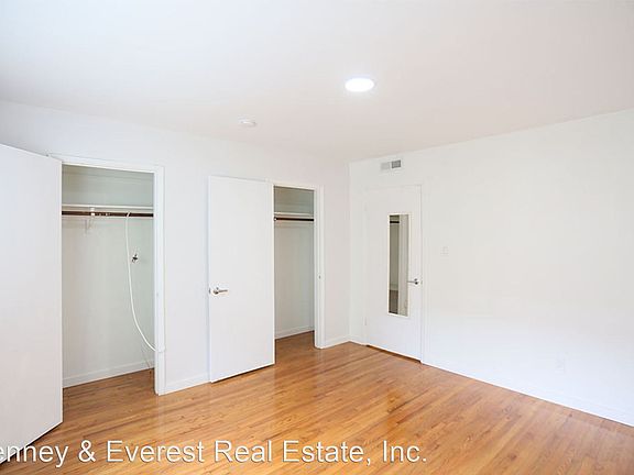 5th image of 2819 Jackson St APT 102