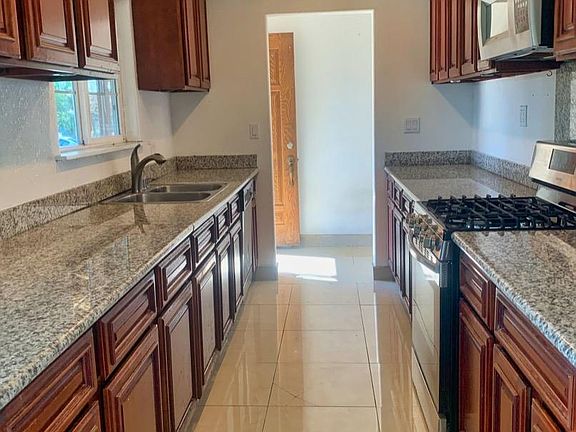 3rd image of 2611 Burlingame Way