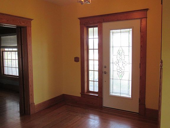 4th image of 303 S Poplar St