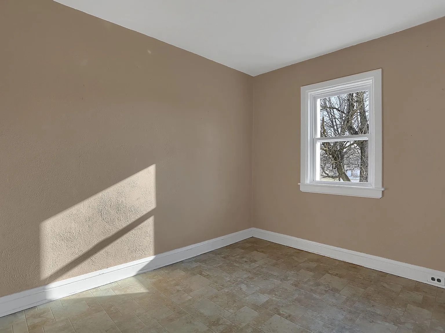 2 bed, 1080 sqft, $1,095 — Photo 3