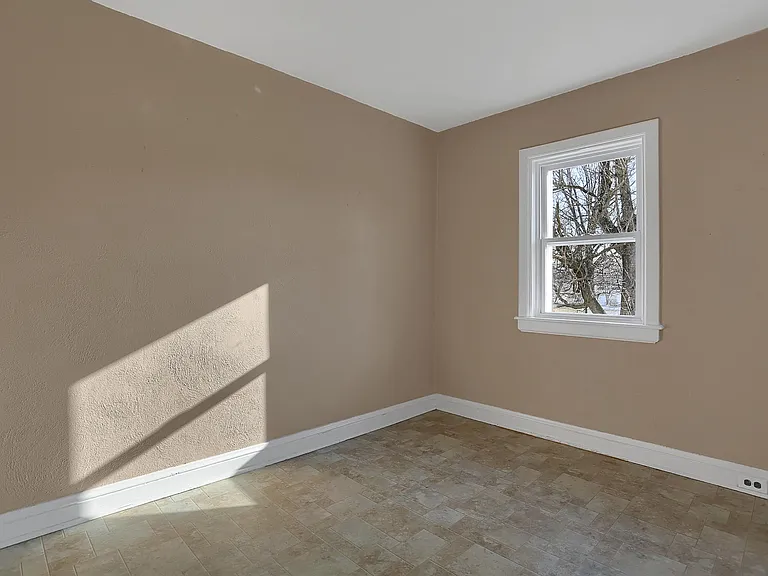 641 1/2 Courtland St — Photo 3