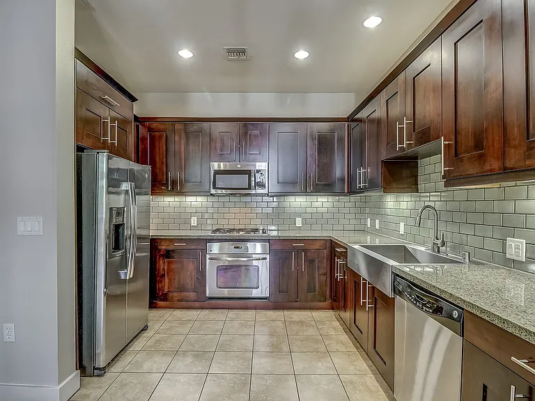 Axis 2300 Apartments — Photo 75