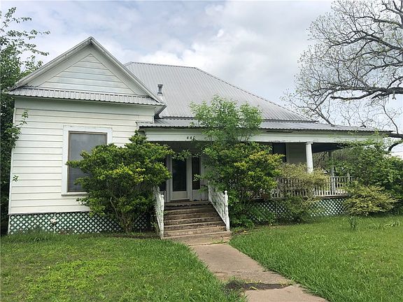 2nd image of 440 E Davilla St