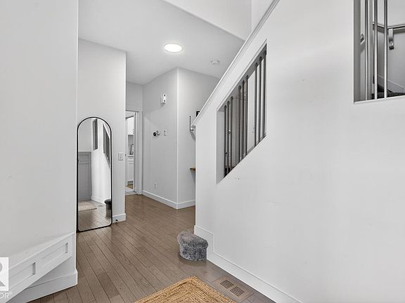 2nd image of 7583 Ellesmere Way