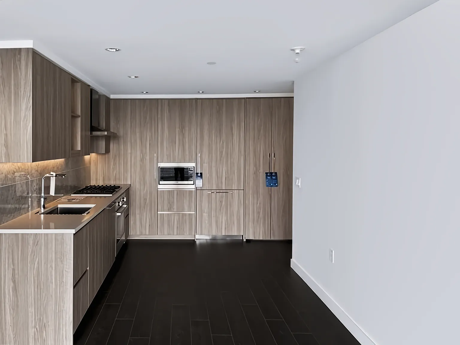 2 bed, 999 sqft, $3,200 — Photo 3