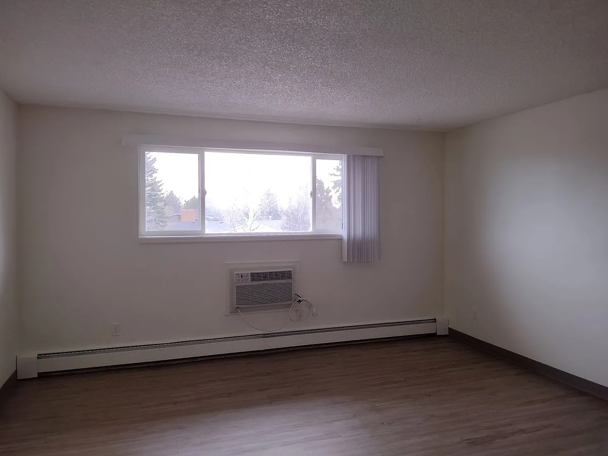 Building Photo - PM 170 - 2431 Pattison