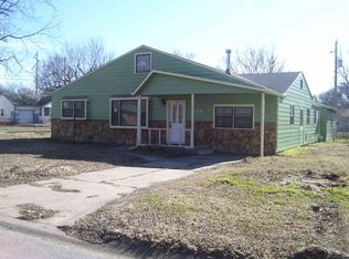 305 W 4th St, Haysville, KS 67060