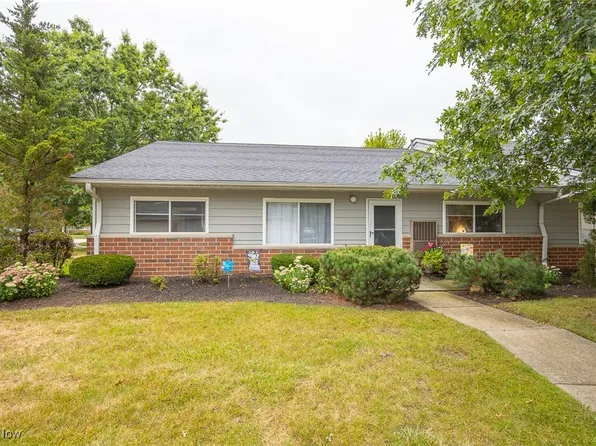 27083 Oakwood Cir APT 105X, Olmsted Falls, OH 44138