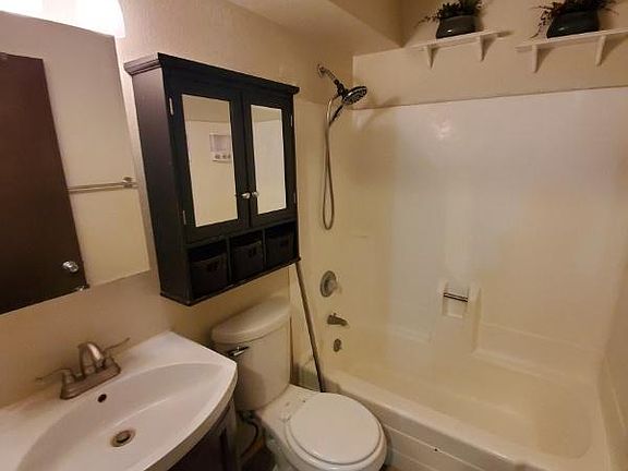 3rd image of 3284 Adams Dr #203
