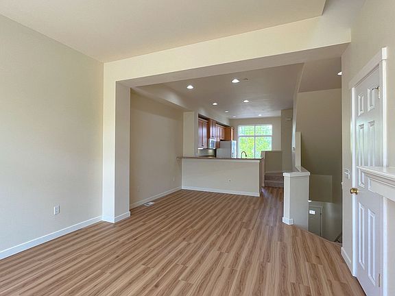 3rd image of 1379 Huckleberry Cir