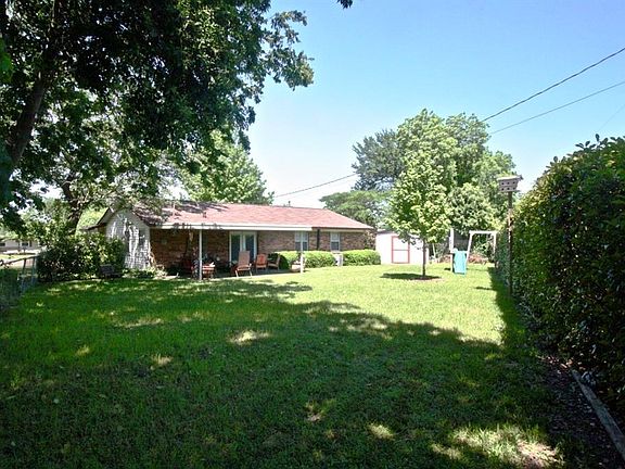 2nd image of 3926 Lagoon Cir