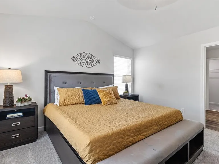 693 Cygnet Ln — Photo 2