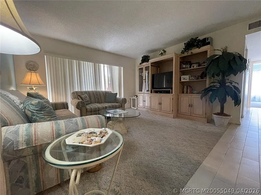 2 bed, 2.0 bath, 1090 sqft, $4,000 — Photo 3