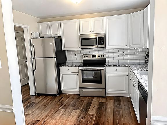 2nd image of 18 Garden Ln