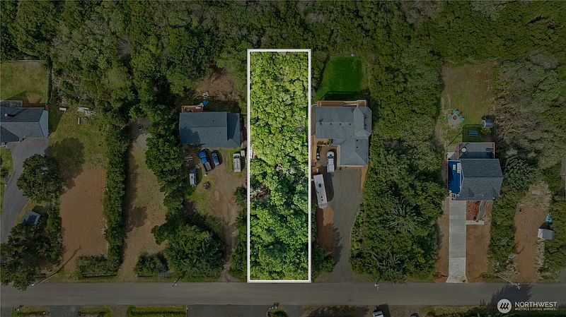 5th image of 323 Sand Dune Avenue NW