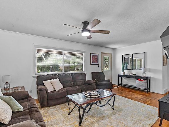 3rd image of 1054 Patricia St