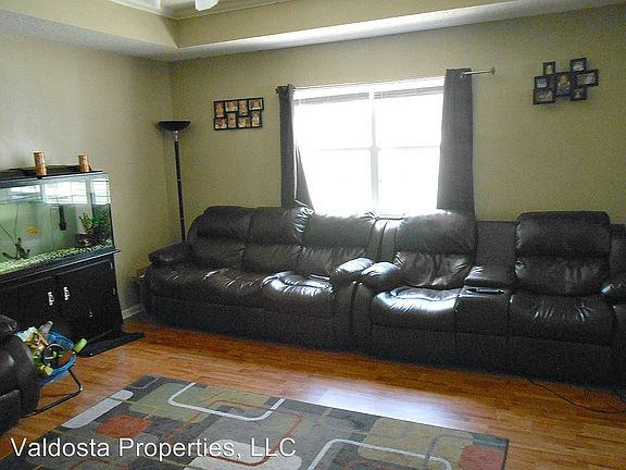 3rd image of 2902 Callaway Cir
