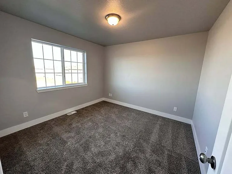 210 NW Common Pl — Photo 10