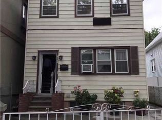 6605 Laurel Hill Blvd, Flushing, NY 11377