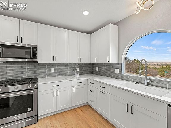 5th image of 483 Wembley Ct