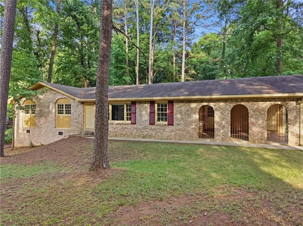 5657 Mountainbrooke Ct, Stone Mountain, GA 30087