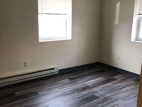 5th image of 302 Main St