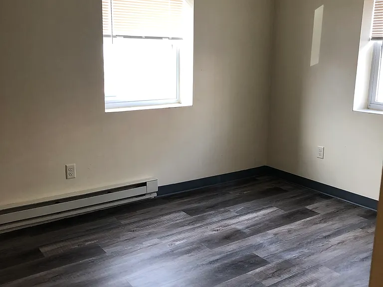 302 Main St — Photo 5