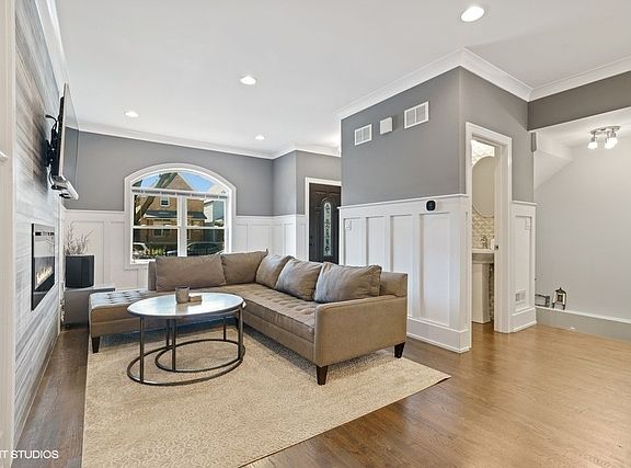 3rd image of 3714 W Wabansia Ave
