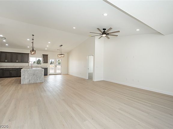 5th image of 1441 W Lost Creek Dr