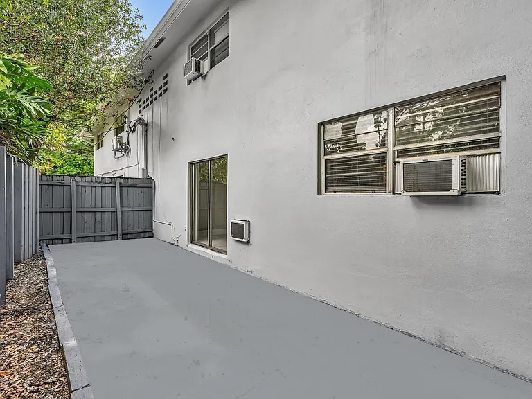 626 SW 14th Ave #102 — Photo 22