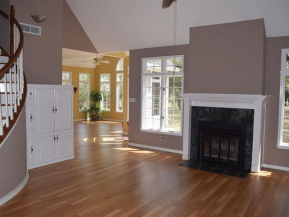 4th image of 1081 White Bluff Dr