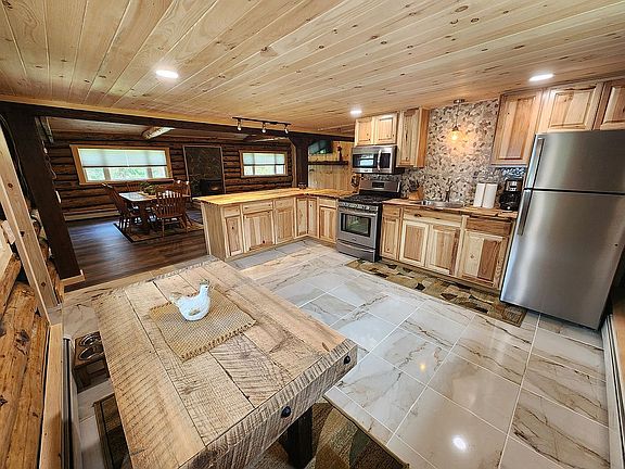 4th image of 210 Lily Lake Rd