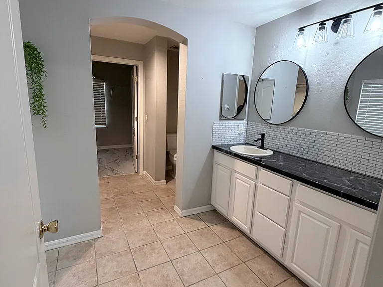 3806 SW 15th Pl — Photo 12