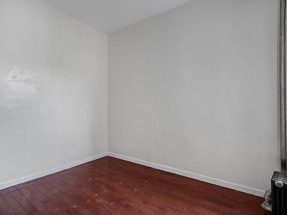 4th image of 326 E 117th St APT 12