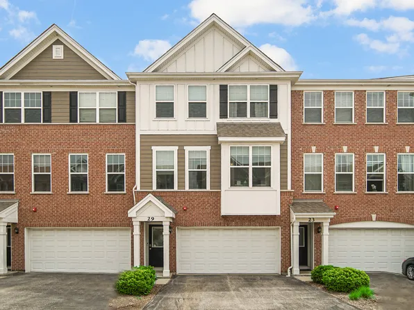 29 Grey Wolf Dr, Wheeling, IL 60090