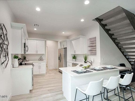 4th image of 4422 N 14TH Street #1-10