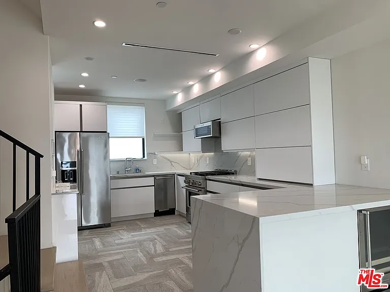 11341 Pearl St — Photo 23