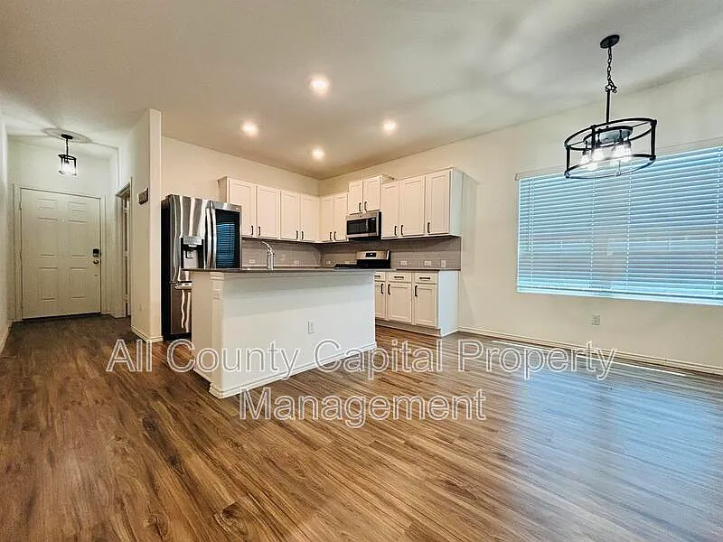 4 bed, 2.5 bath, 2629 sqft, $2,695 — Photo 4