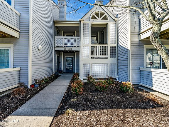 3rd image of 402 Brookview Court