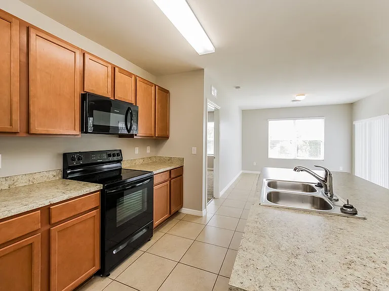 220 SE 2nd Pl — Photo 8